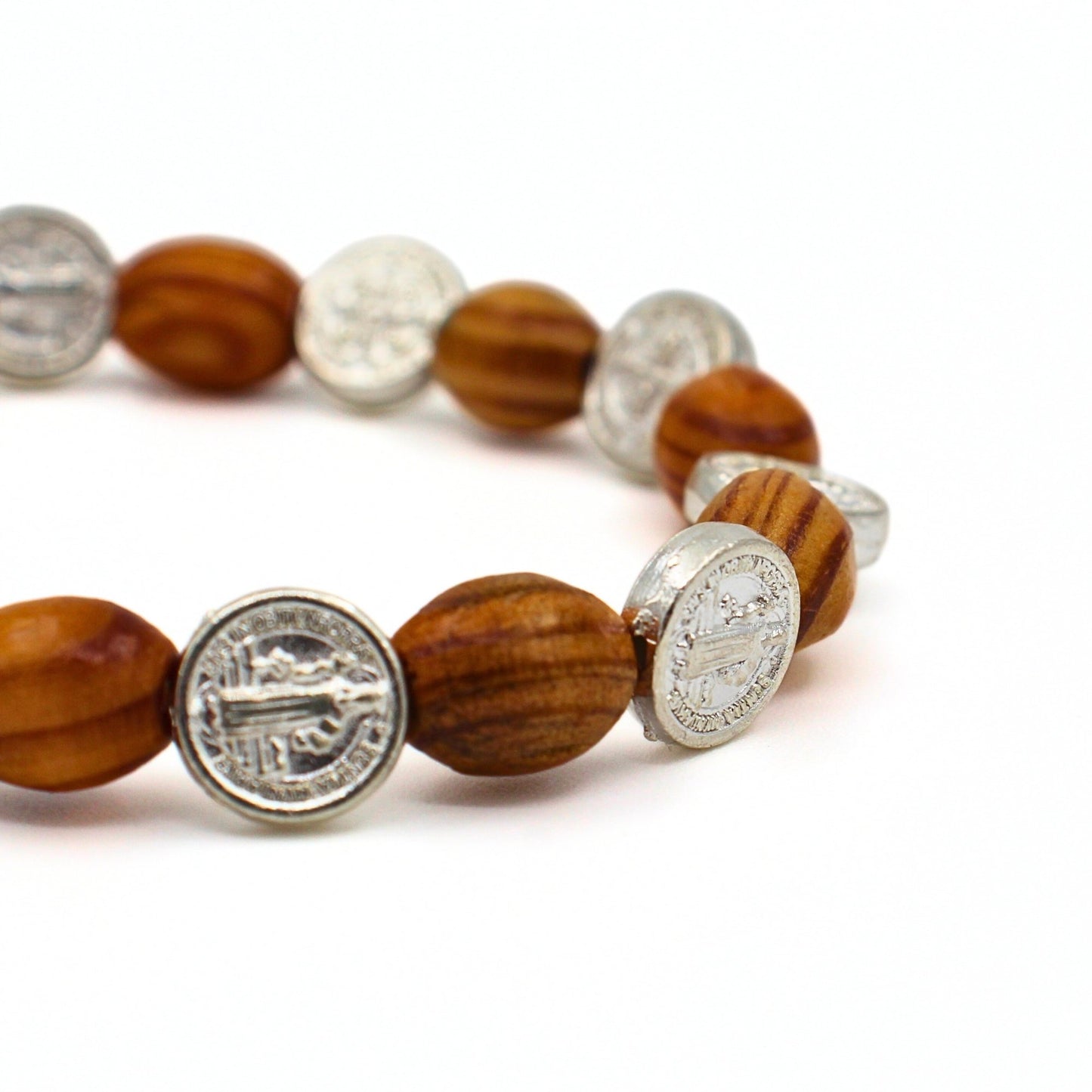 Rozenkrans armband olijfhout met Sint-Benedictus medailles