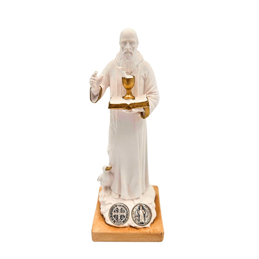 Wit beeldje van Sint-Benedictus in resin met gouden details, 10 cm hoog, handgemaakt in Italië