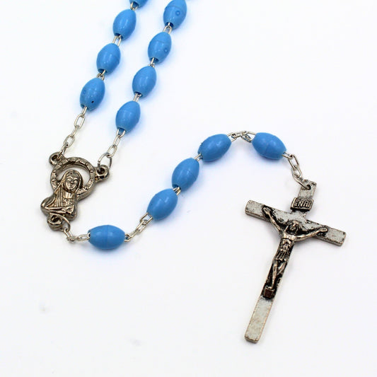 Rozenkrans met hemelsblauwe ovale kralen en metalen crucifix, handgemaakt in Italië